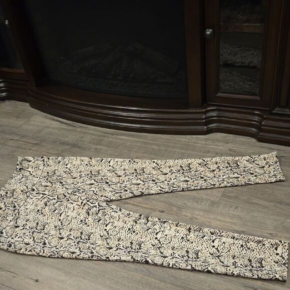 Snakeskin Print Leggings - Picture 1 of 5